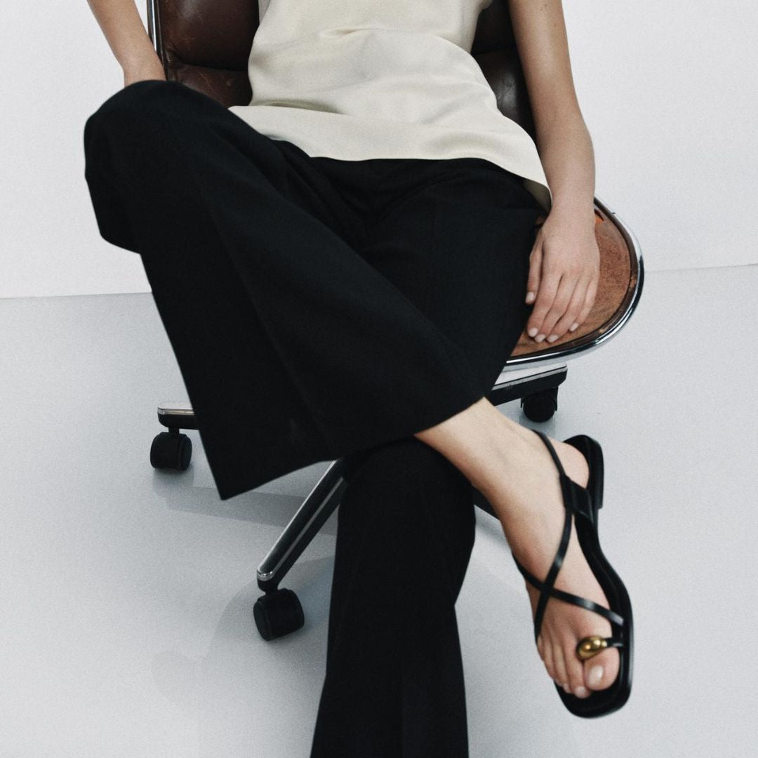 Aurelia Gold Toe Ring Sandals - Black