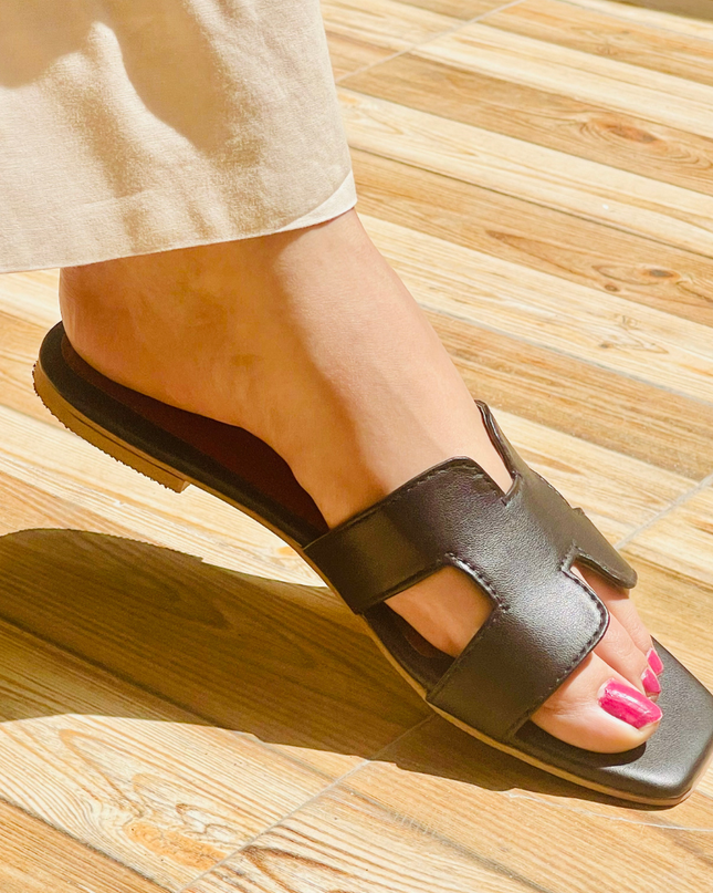 Black Elegance Women's Flat Sandal