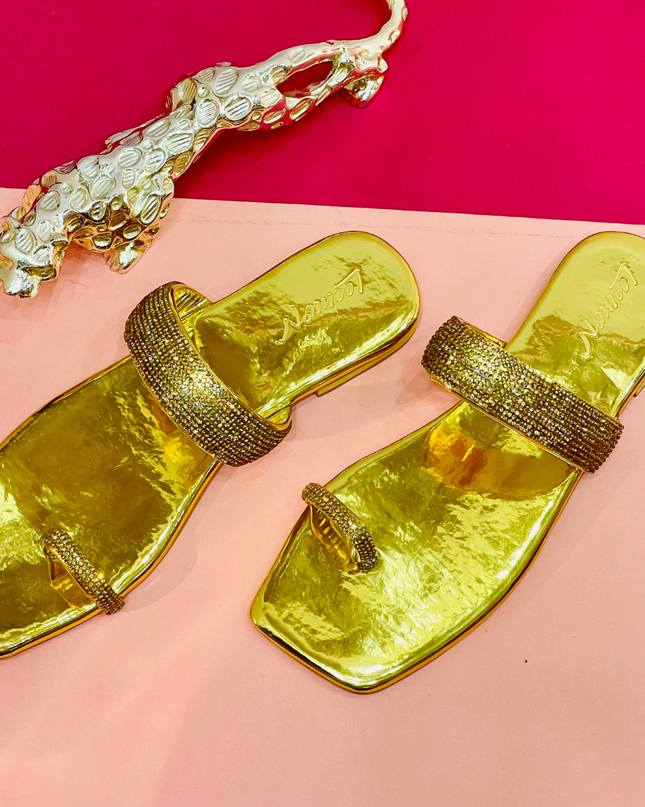 Rhinestone Toe Ring Flat Sandals -Golden